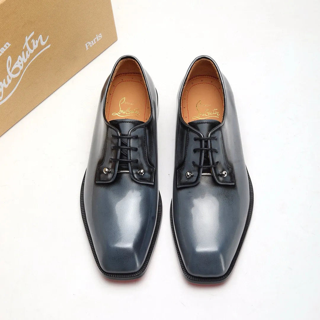 Batch 1,080 yuan 💰••New real shots••CL～High-end men’s 👔casual•loafers with red soles! ••🆑Genuine and top-quality goods from original orders ••✅💯 Purchase goods from top-quality original orders! Original imported patterned cowhide ➕Imported cowhide lining ➕Cowhide feet ➕Original leather outsole~🉑️Feel free to compare the authentic ones! Size: 38-44 (45.46.47 can be customized)